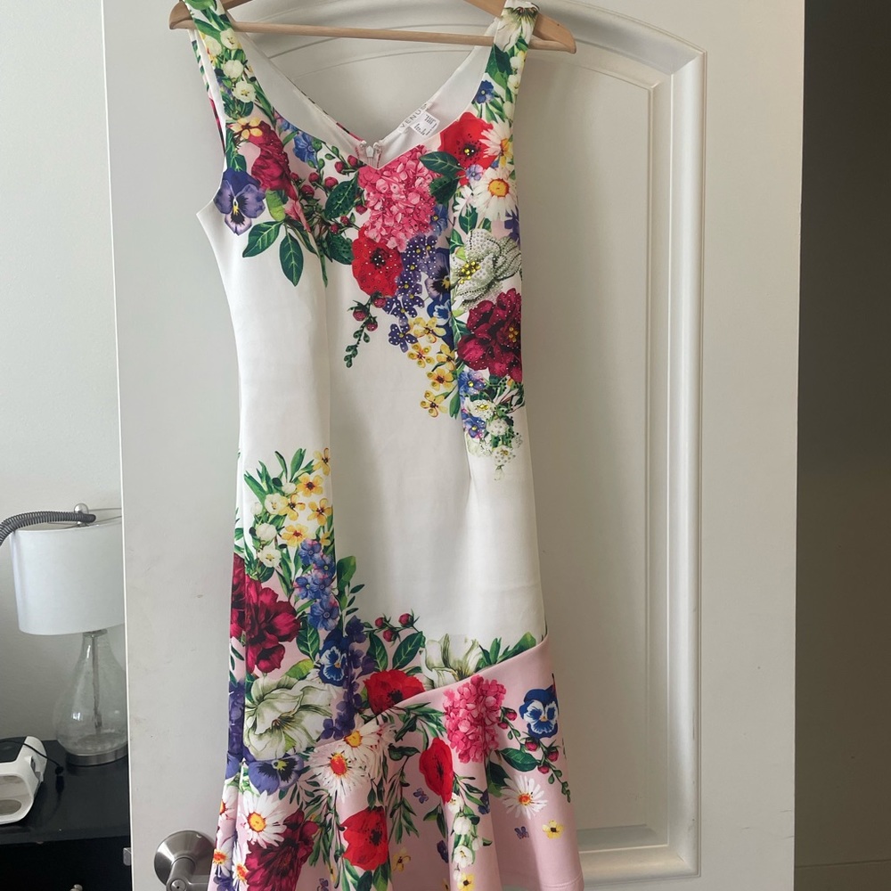 Beautiful floral dress size Small